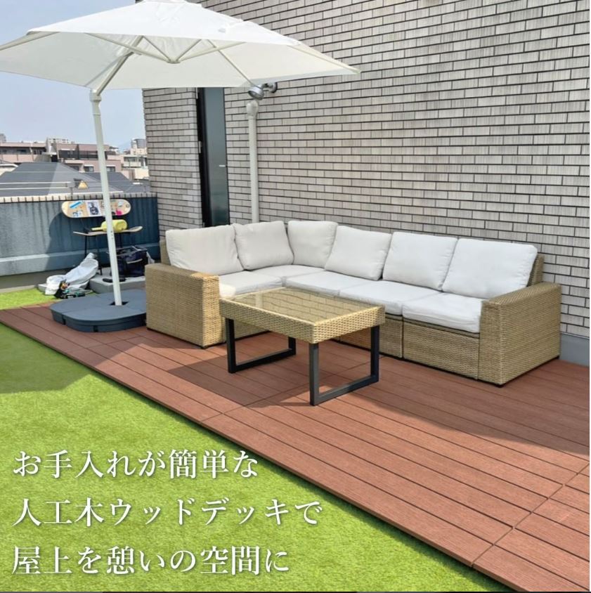 人工芝とウッドデッキ