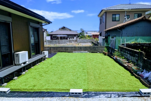 人工芝は芝生ほど土の状態に左右されない