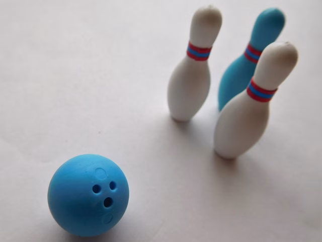 ボウリング遊びで家族みんなで盛り上がれる