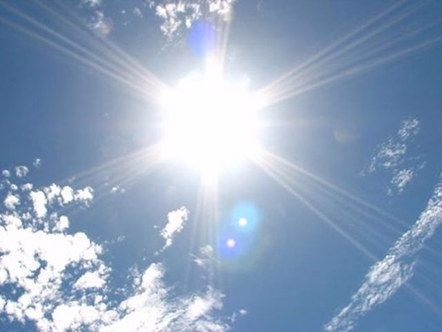 高温状態が続くと人工芝が劣化しやすくなる